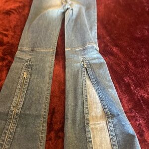 Women's Blue Zip-Accent Flared Jeans